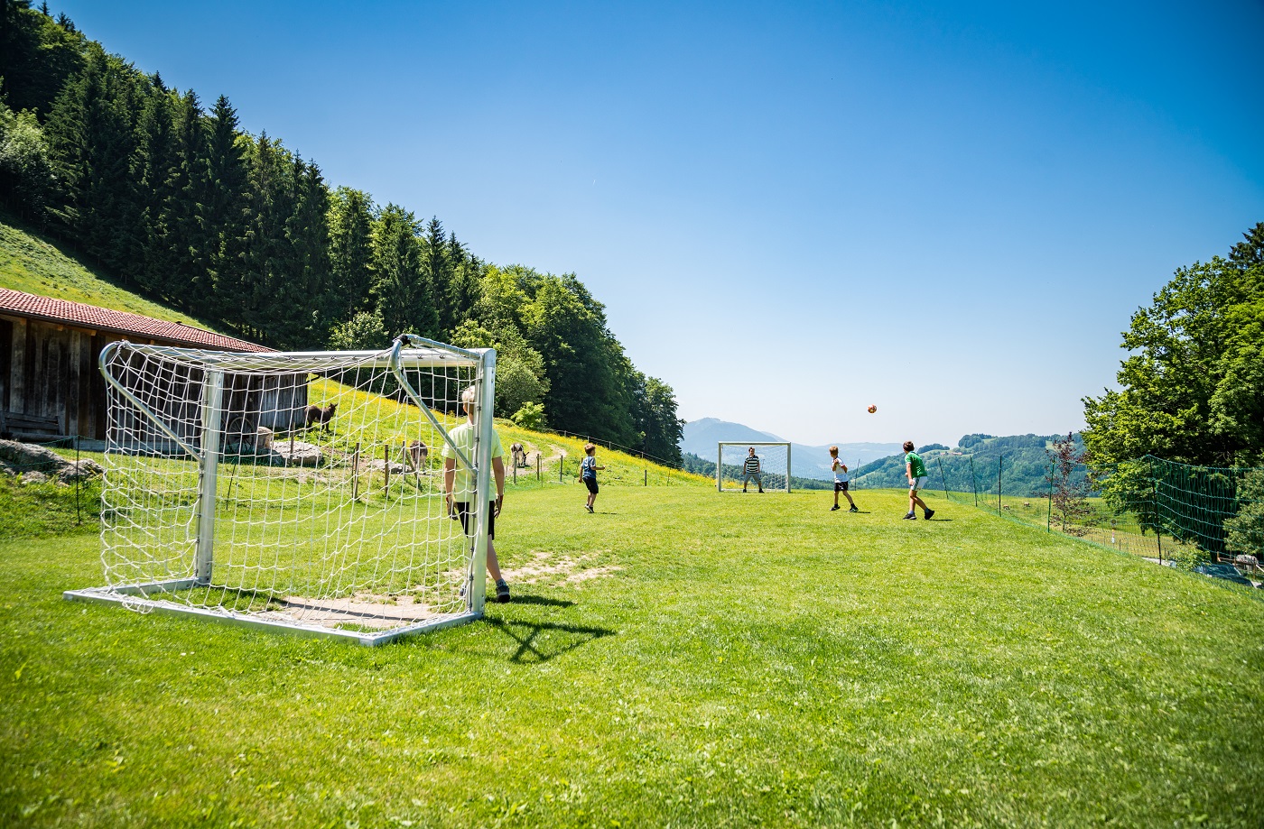 Fußballplatz vor dem Duftbräu Samerberg