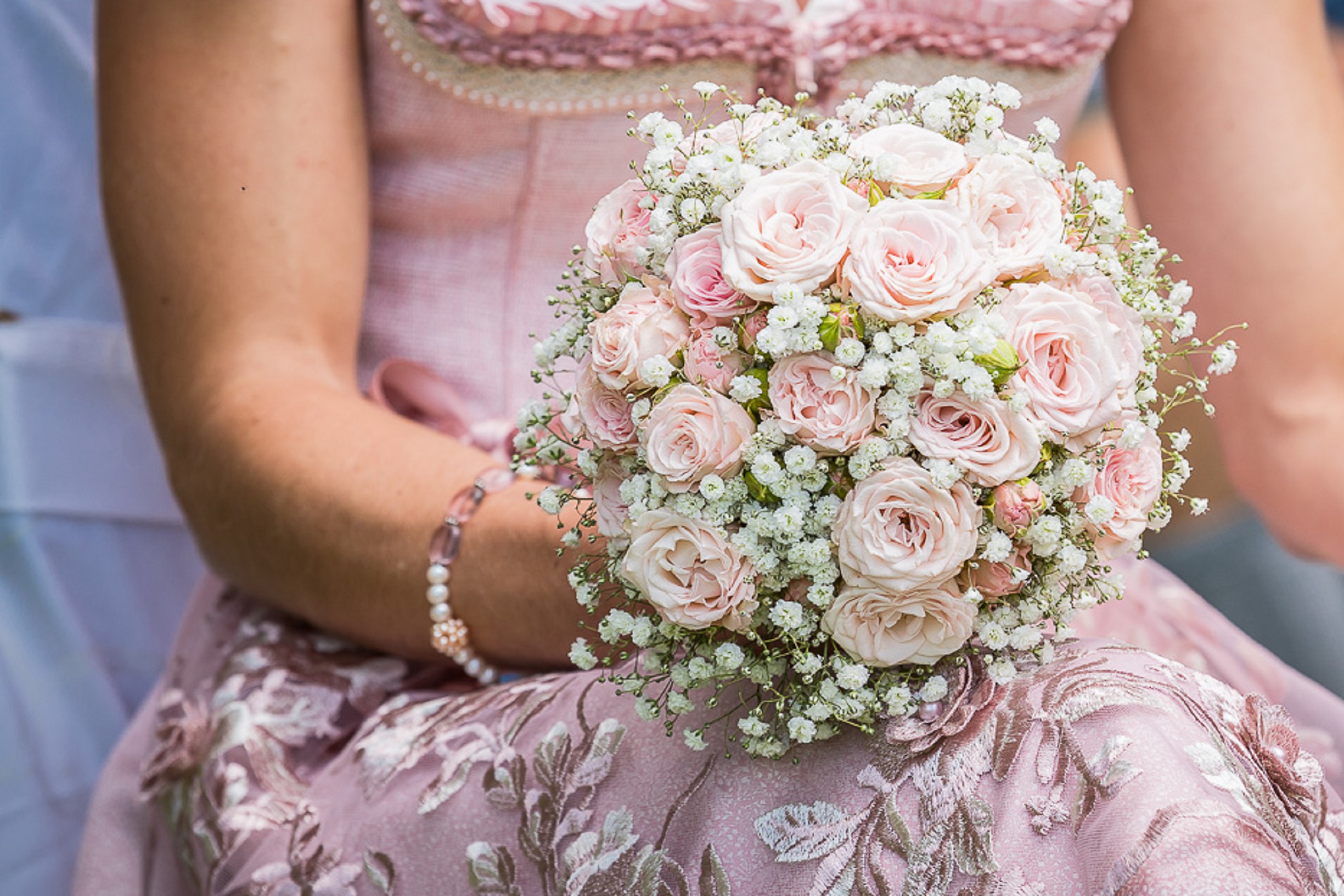 Nicki und Lukas Blumenstrauß Samerberg Hochzeit