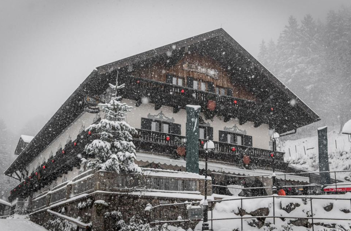 Berggasthof im Schnee