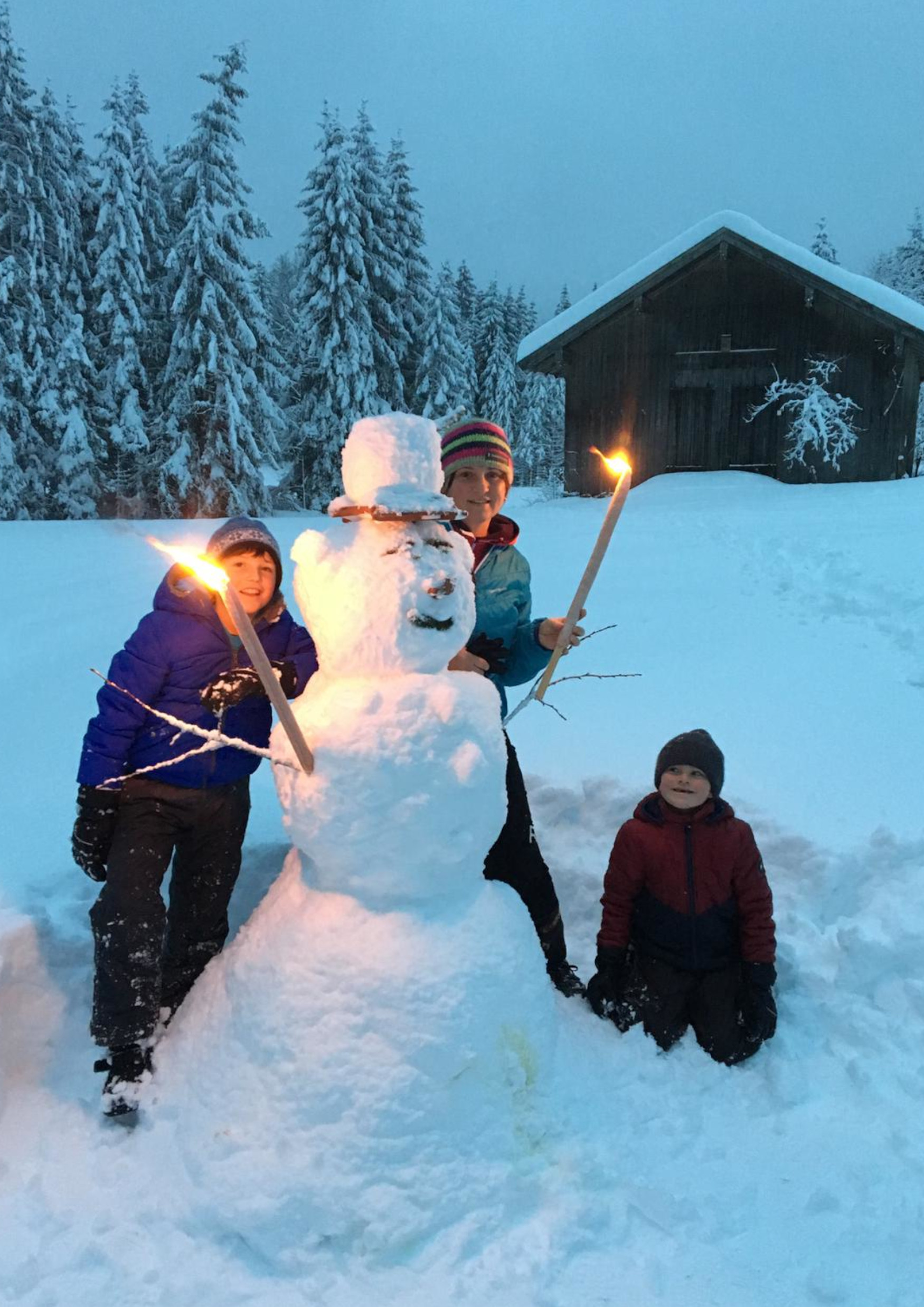 Fackelwanderung-beim-Winterausflug-am-Samerberg